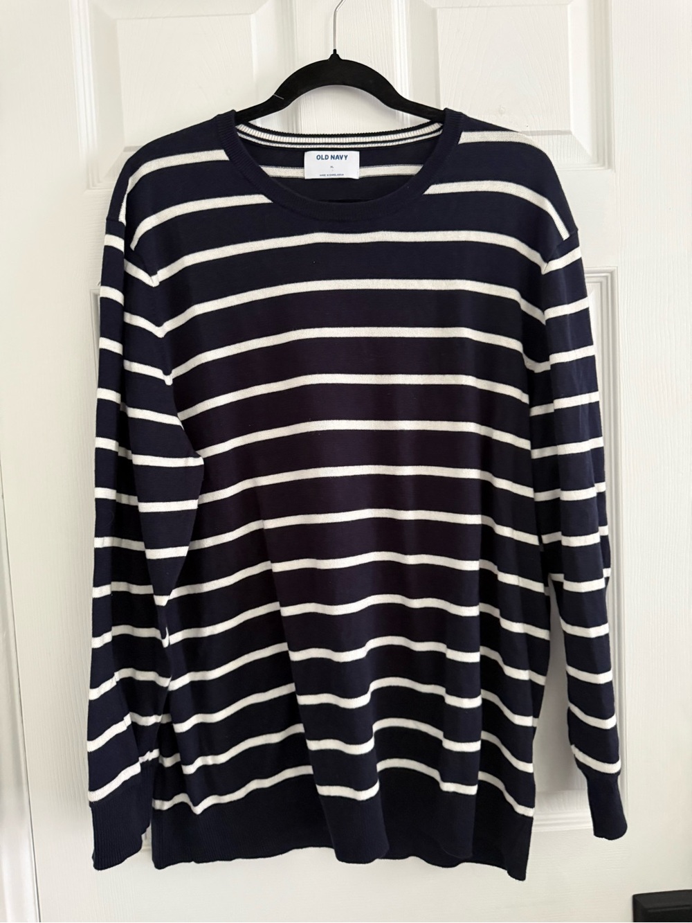 Old Navy Navy and White Stripe Knit Crewneck - Oversized Fit -  XL - Like New